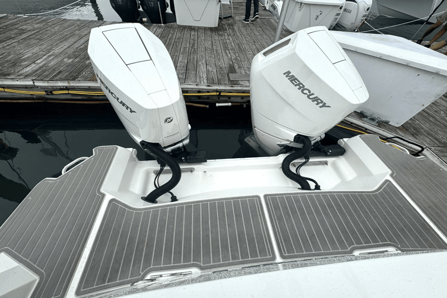 Thumbnail 3 for 2024 Sea Ray Sundancer 320 Outboard