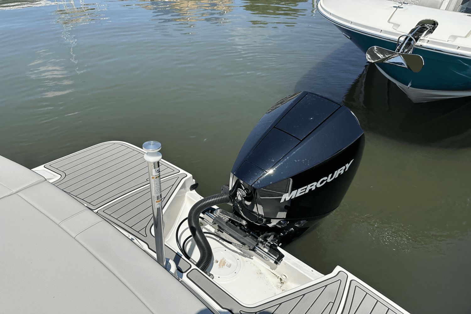 2024 Sea Ray SPX 230 Outboard Image Thumbnail #5