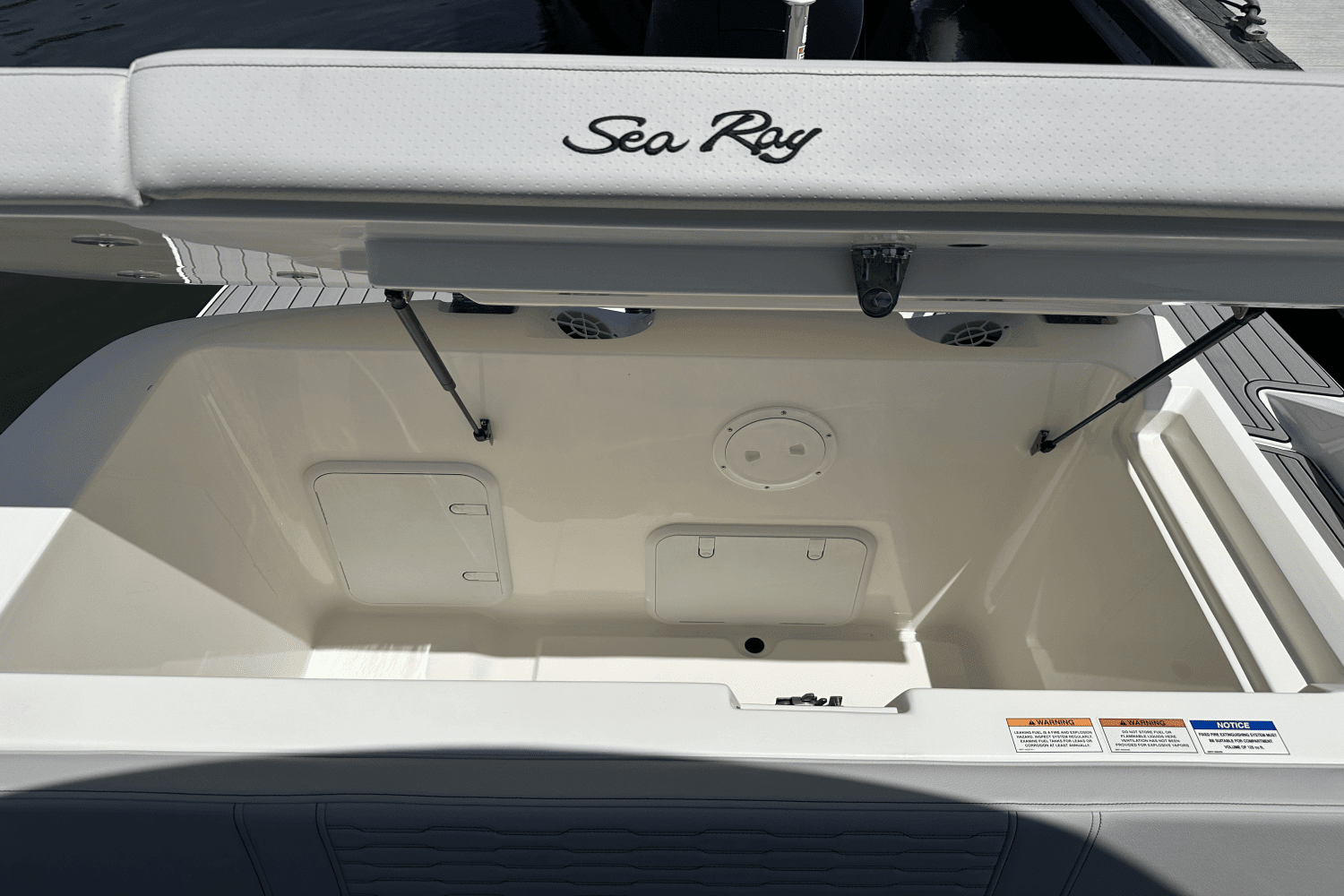 2024 Sea Ray SPX 230 Outboard Image Thumbnail #15