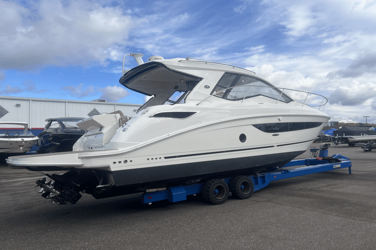 2018 Sea Ray Sundancer 350 Coupe Image Thumbnail #4