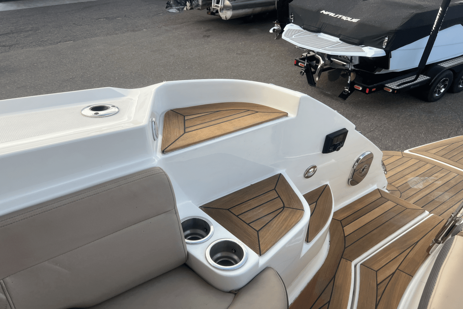 2018 Sea Ray Sundancer 350 Coupe Image Thumbnail #9