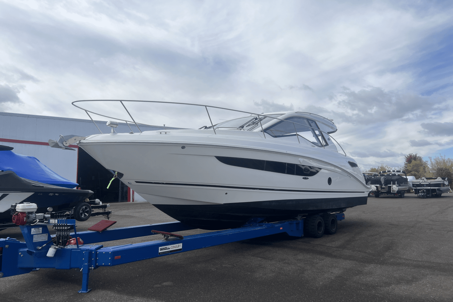 Thumbnail 2 for 2018 Sea Ray Sundancer 350 Coupe