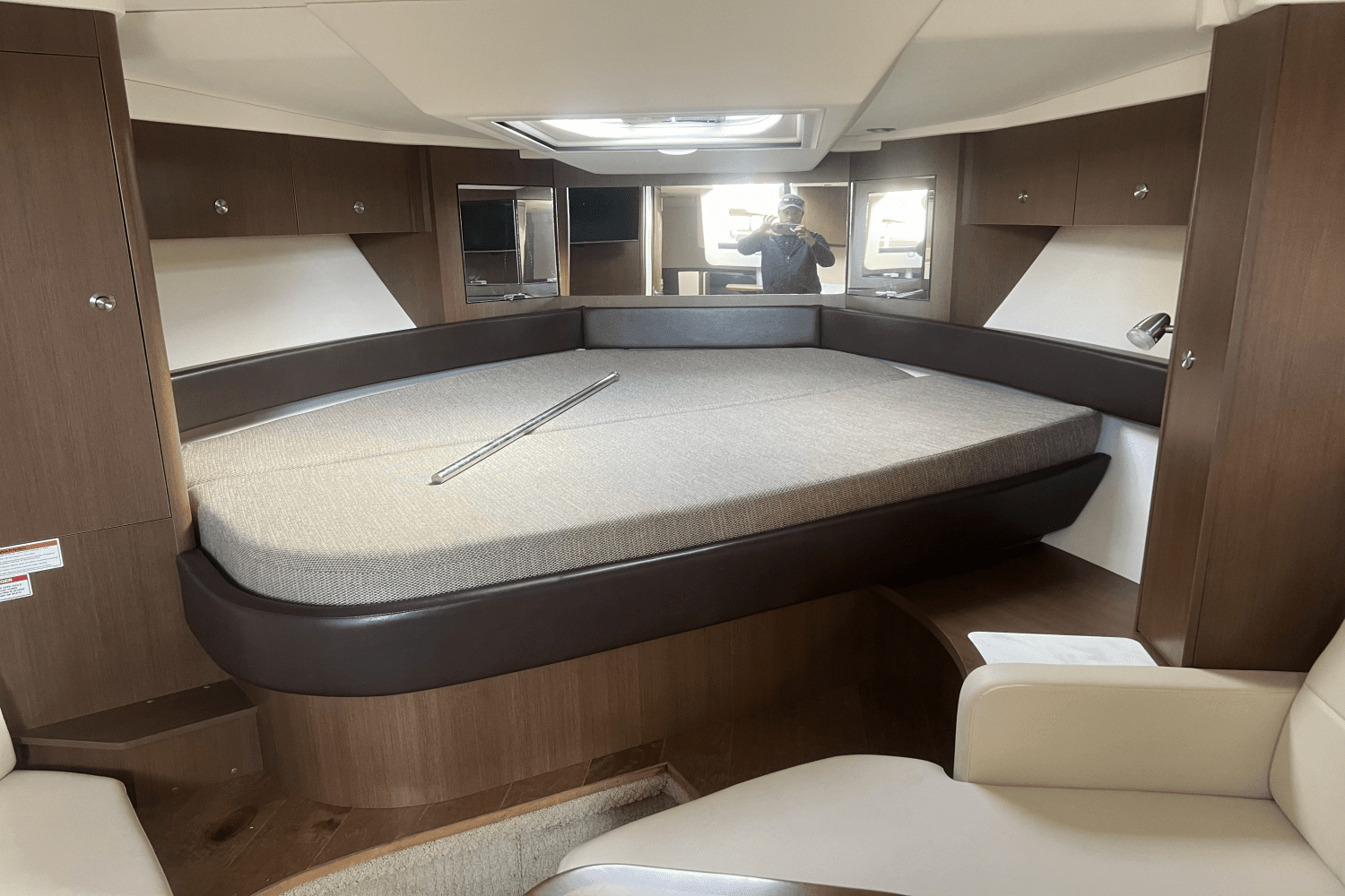 2018 Sea Ray Sundancer 350 Coupe Image Thumbnail #15