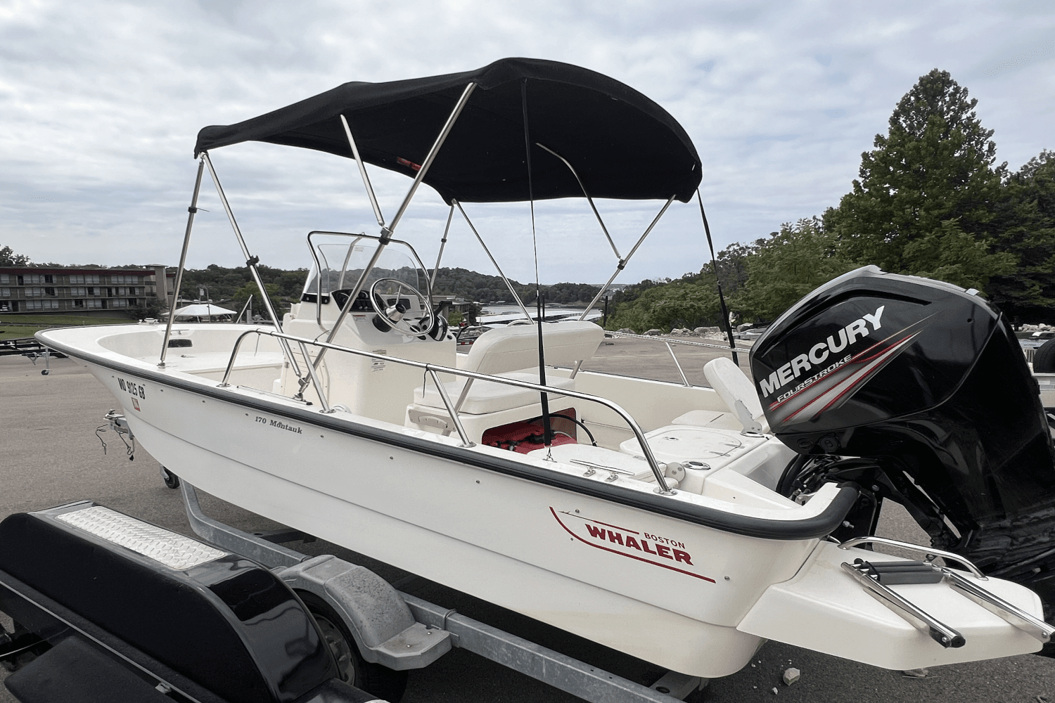 Thumbnail 3 for 2017 Boston Whaler 17 MONTAUK