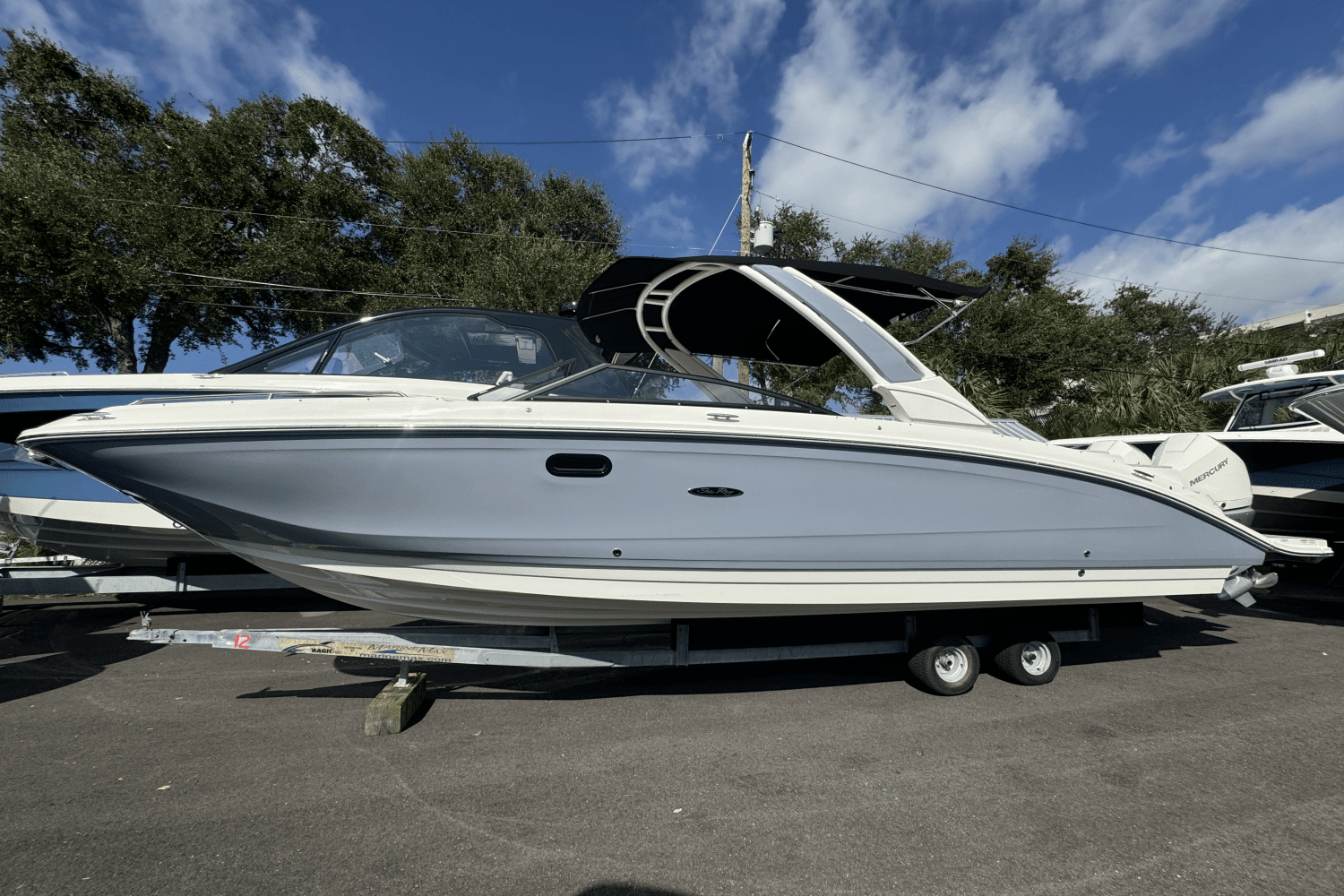 2024 Sea Ray SDX 290 Outboard