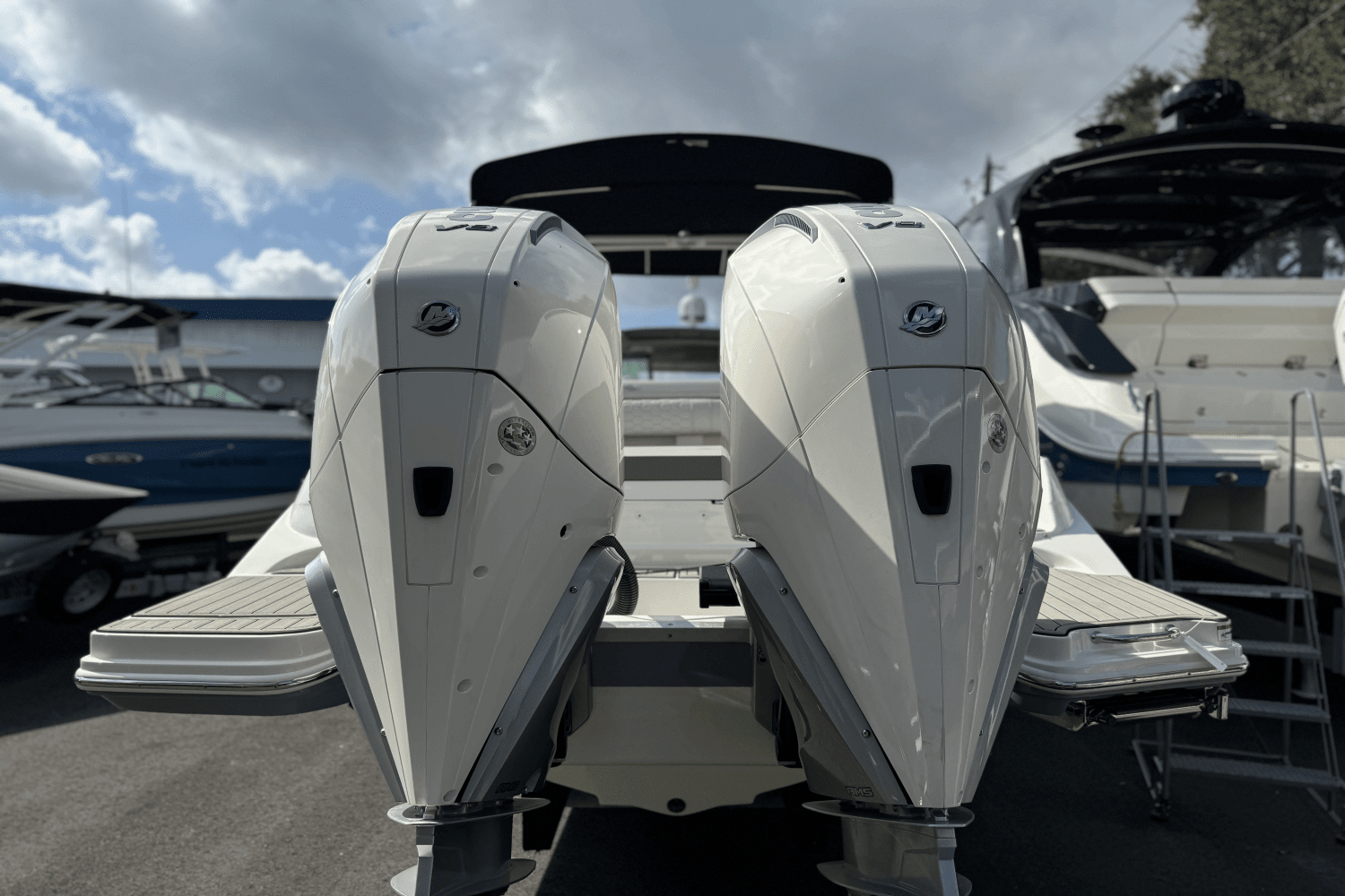 2024 Sea Ray SDX 290 Outboard Image Thumbnail #2