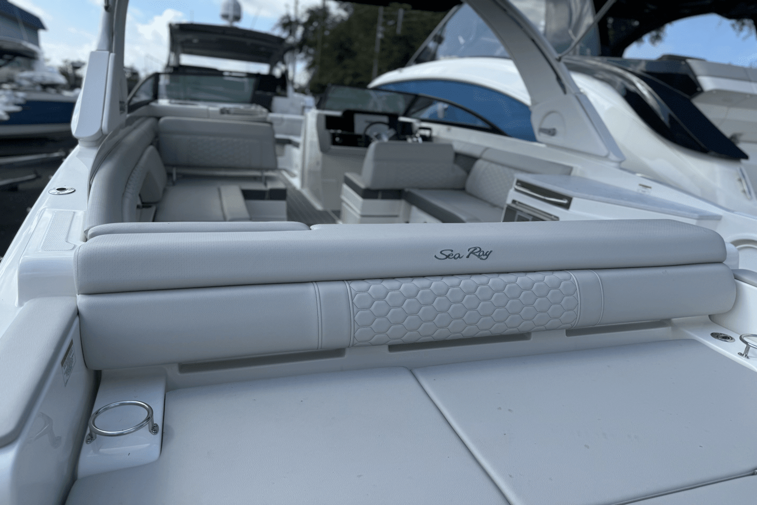 2024 Sea Ray SDX 290 Outboard Image Thumbnail #4