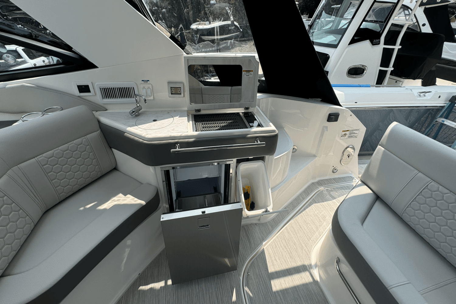 2024 Sea Ray Sundancer 320 Outboard Image Thumbnail #19