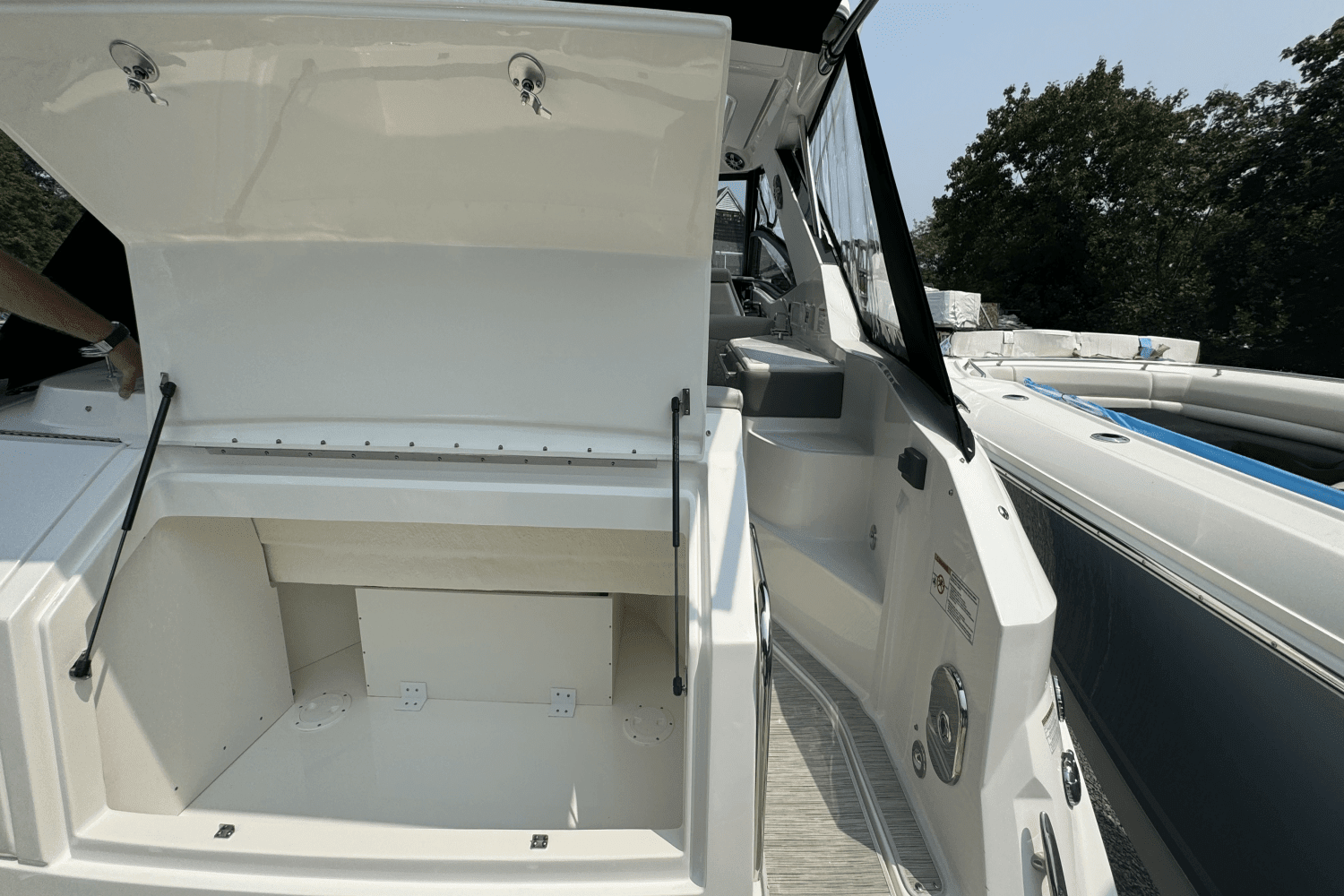 2024 Sea Ray Sundancer 320 Outboard Image Thumbnail #49