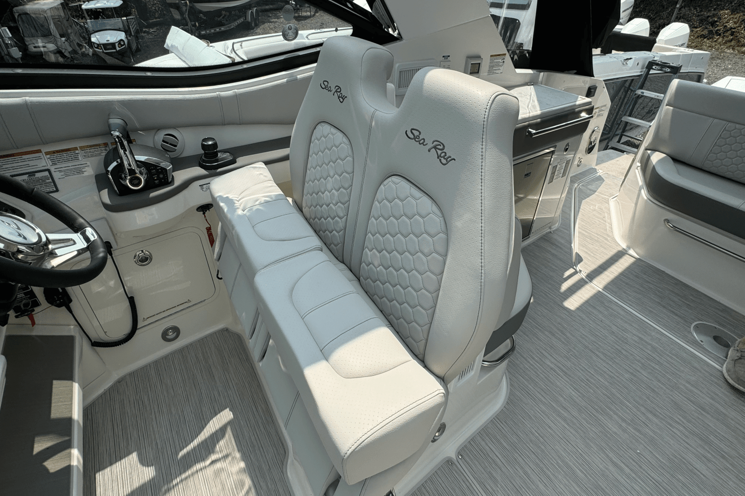 2024 Sea Ray Sundancer 320 Outboard Image Thumbnail #27