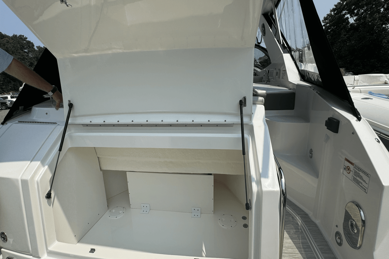 2024 Sea Ray Sundancer 320 Outboard Image Thumbnail #6