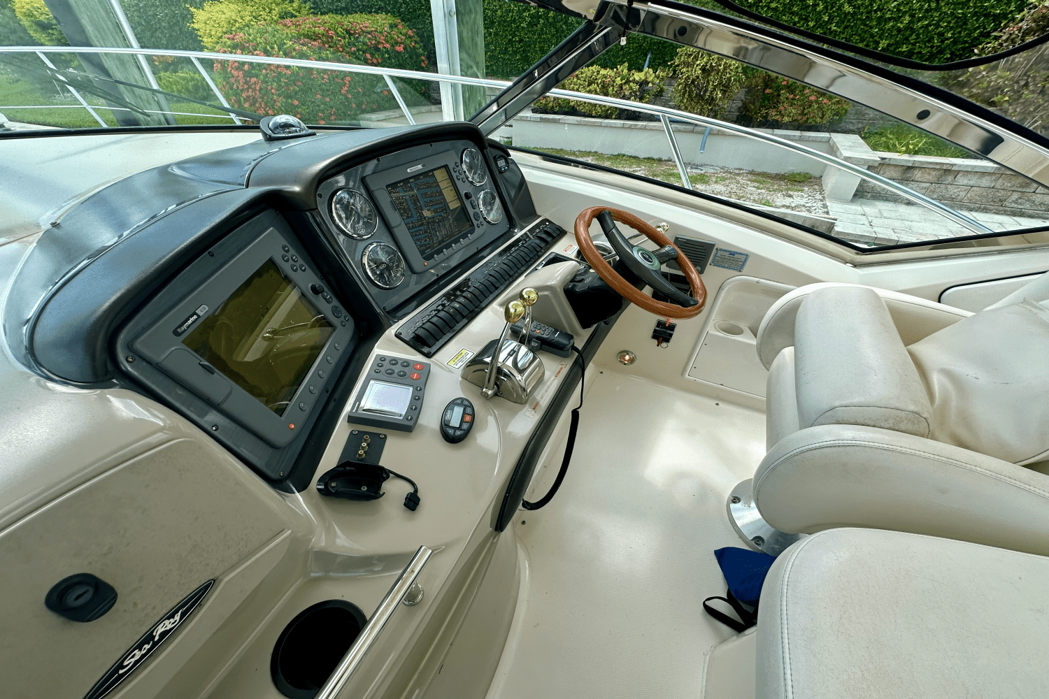 2005 Sea Ray 390 SUNDANCER Image Thumbnail #22