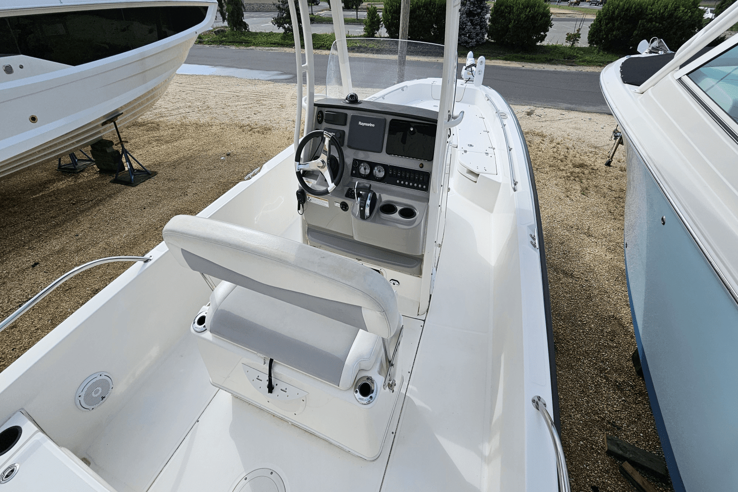 2016 Boston Whaler 240 DAUNTLESS Image Thumbnail #15