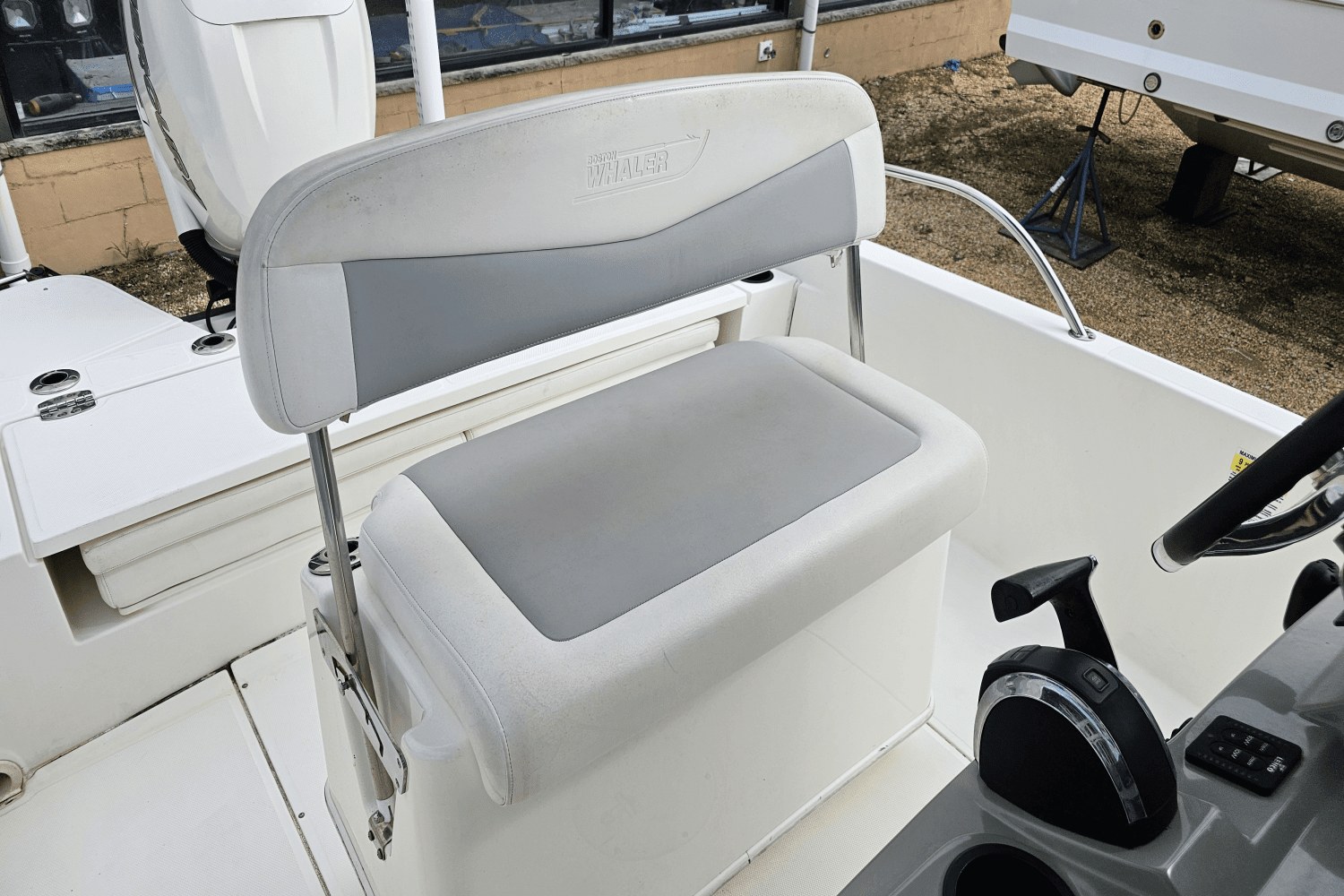 2016 Boston Whaler 240 DAUNTLESS Image Thumbnail #27