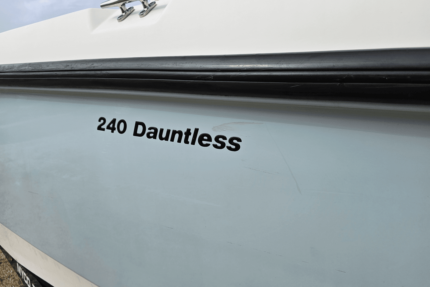 2016 Boston Whaler 240 DAUNTLESS Image Thumbnail #6