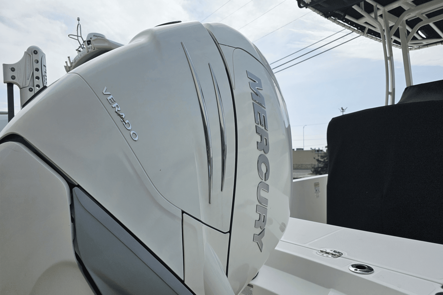 2016 Boston Whaler 240 DAUNTLESS Image Thumbnail #4