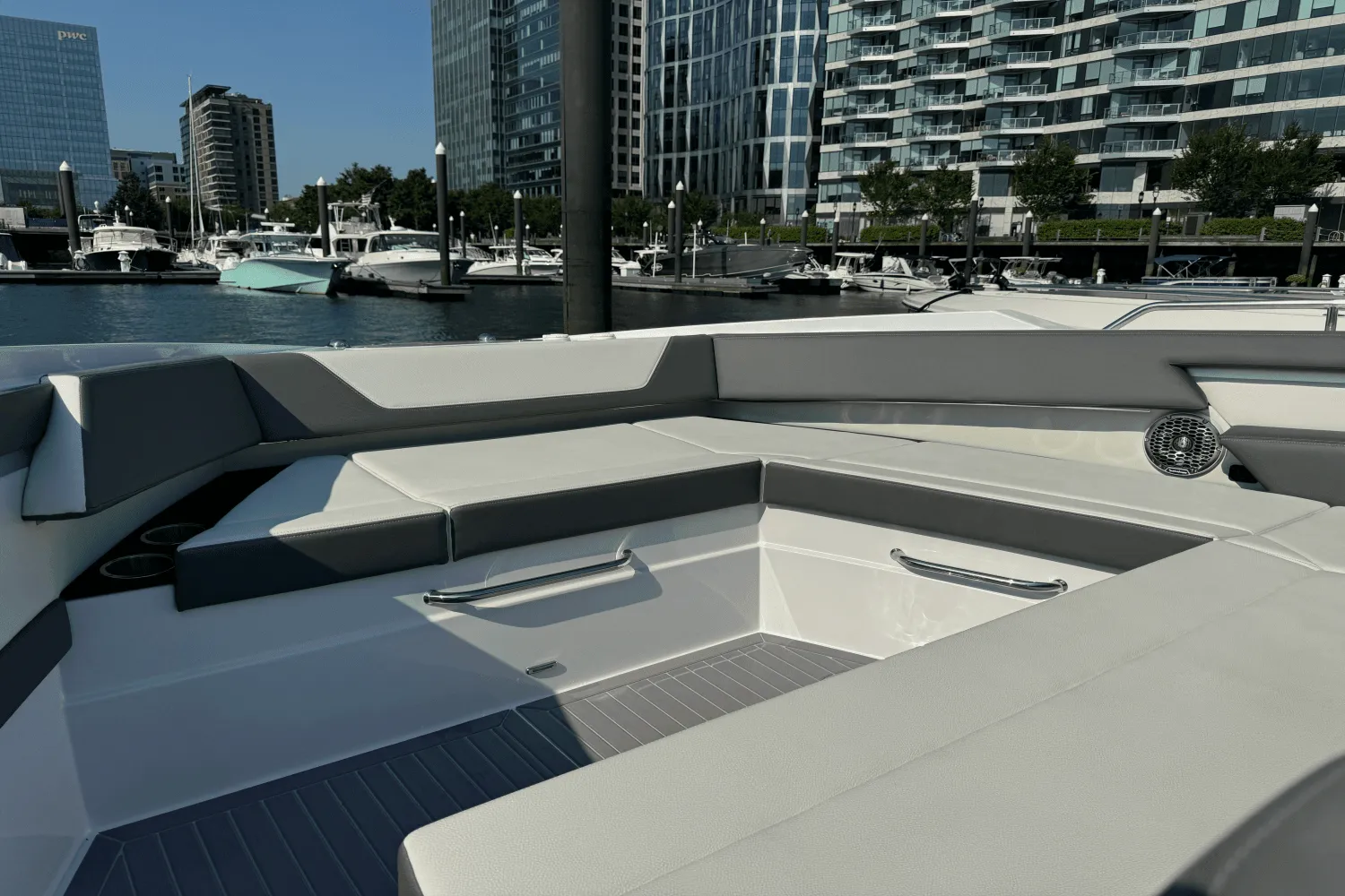 2023 Cruisers Yachts 42 GLS-OB Image Thumbnail #26