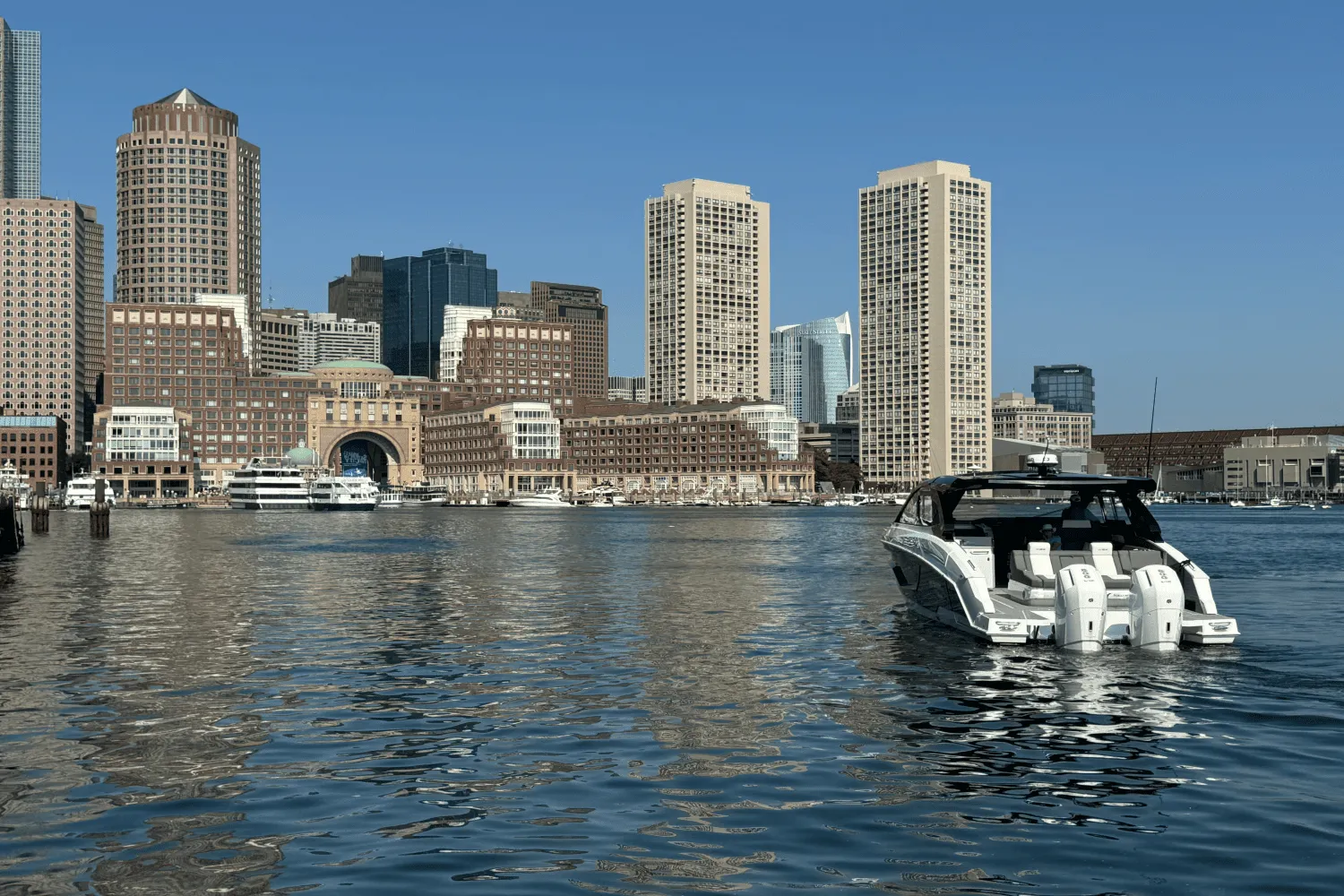 2023 Cruisers Yachts 42 GLS-OB Image Thumbnail #2