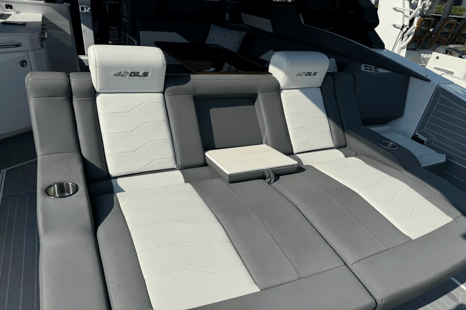 2023 Cruisers Yachts 42 GLS-OB Image Thumbnail #7