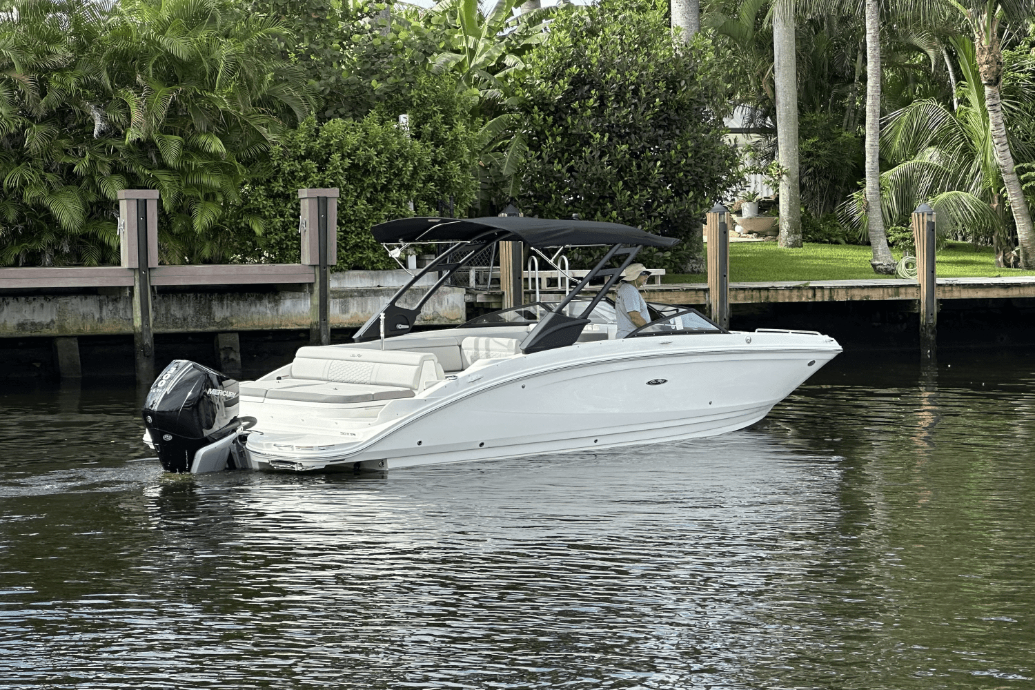 Thumbnail 2 for 2024 Sea Ray SDX 270 Outboard