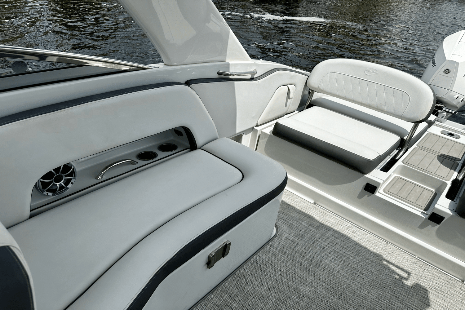 2021 Crownline E305 XS Image Thumbnail #18