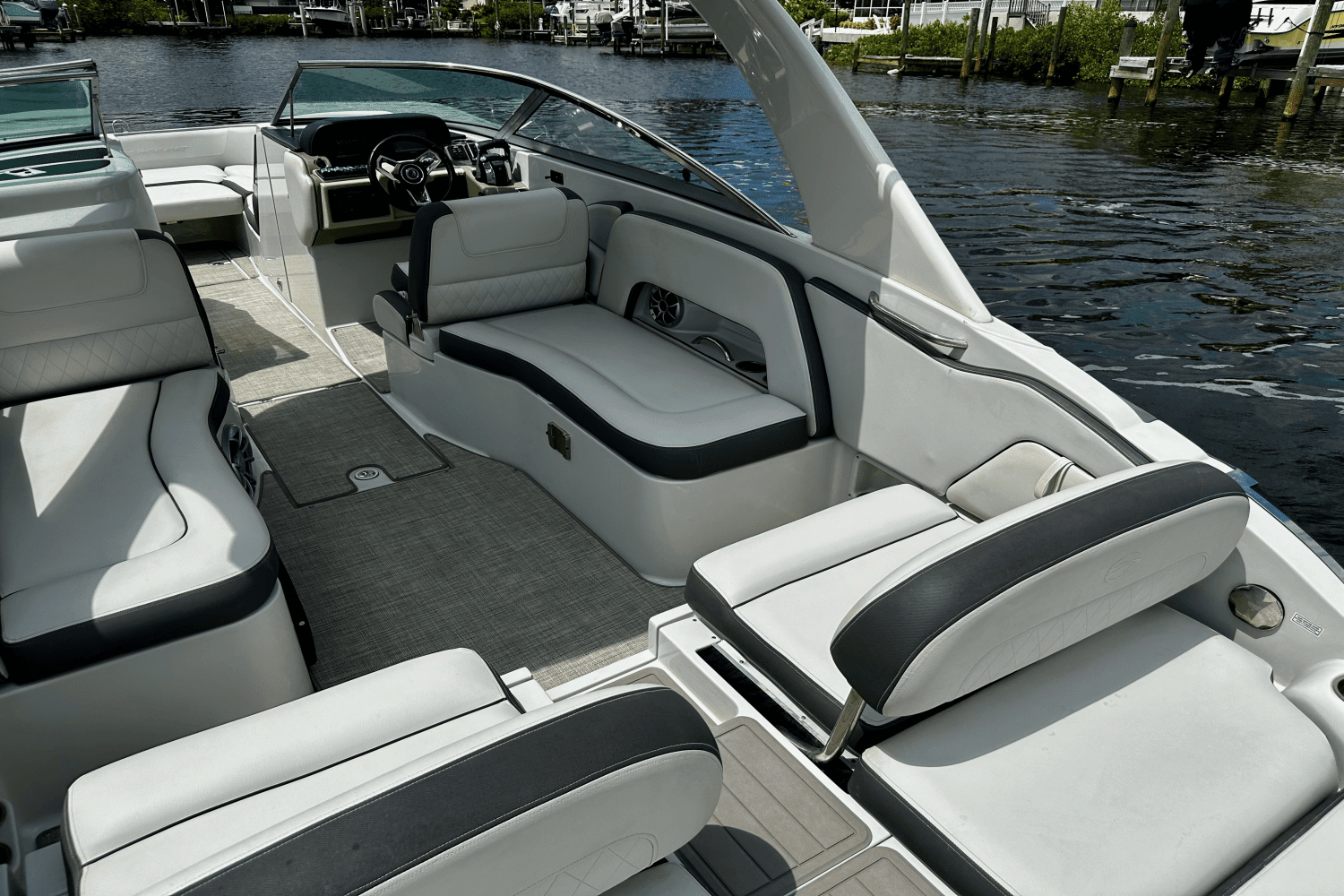 2021 Crownline E305 XS Image Thumbnail #15