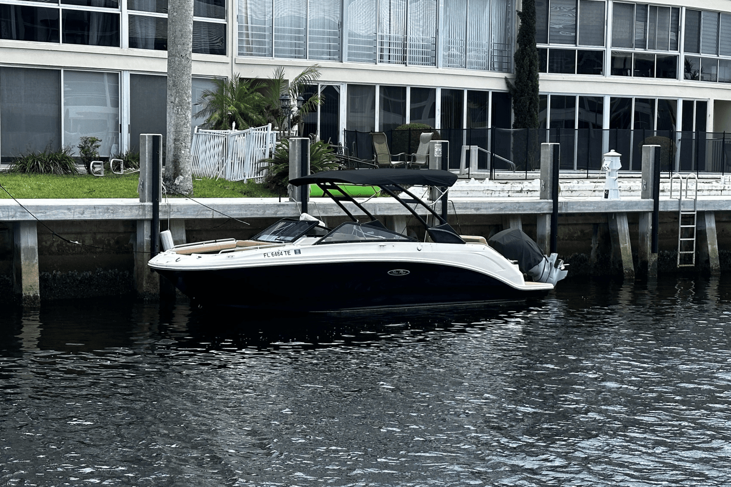 2022 Sea Ray 250SDX-OB Image Thumbnail #3