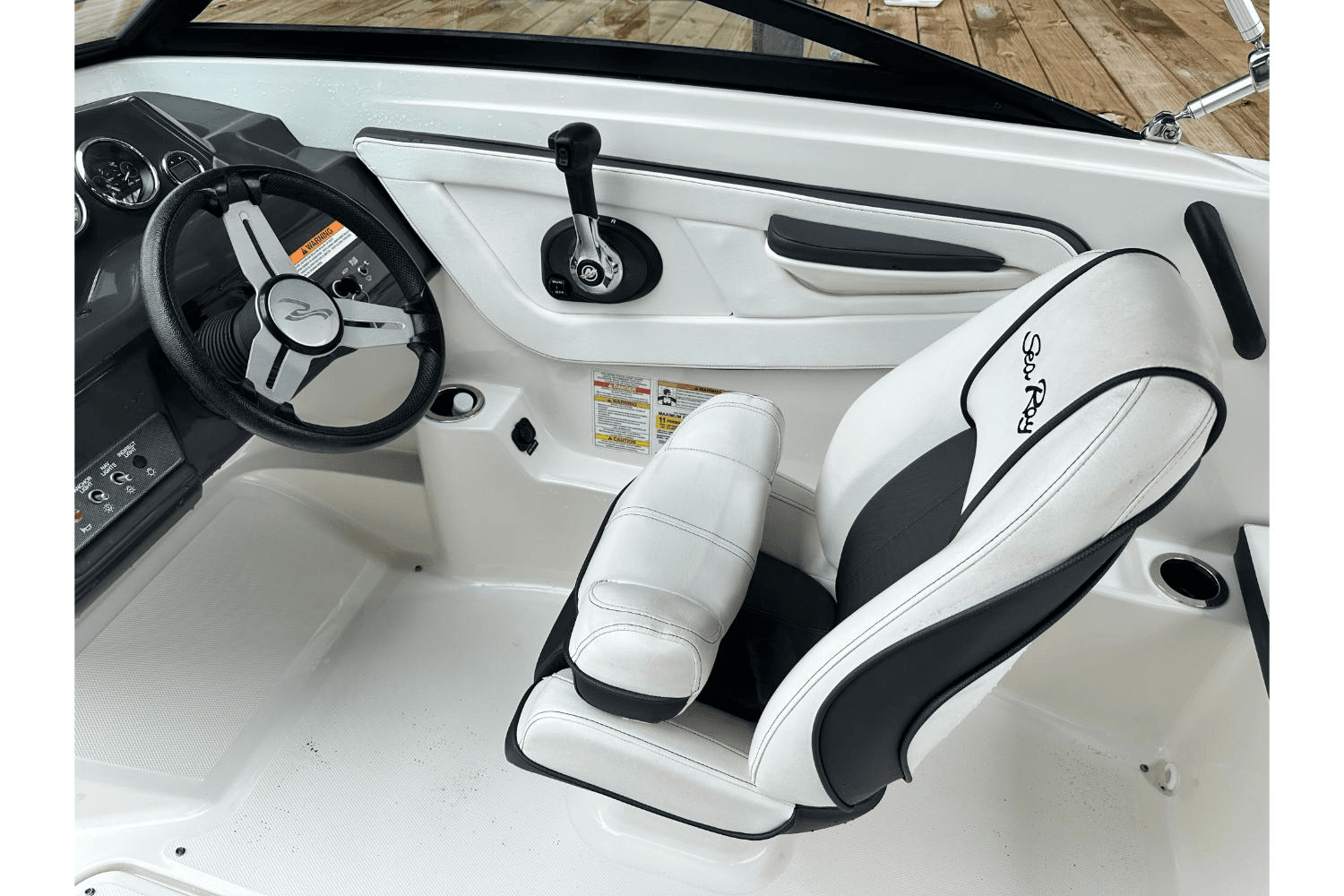 2015 Sea Ray 19 SPX Outboard Image Thumbnail #6