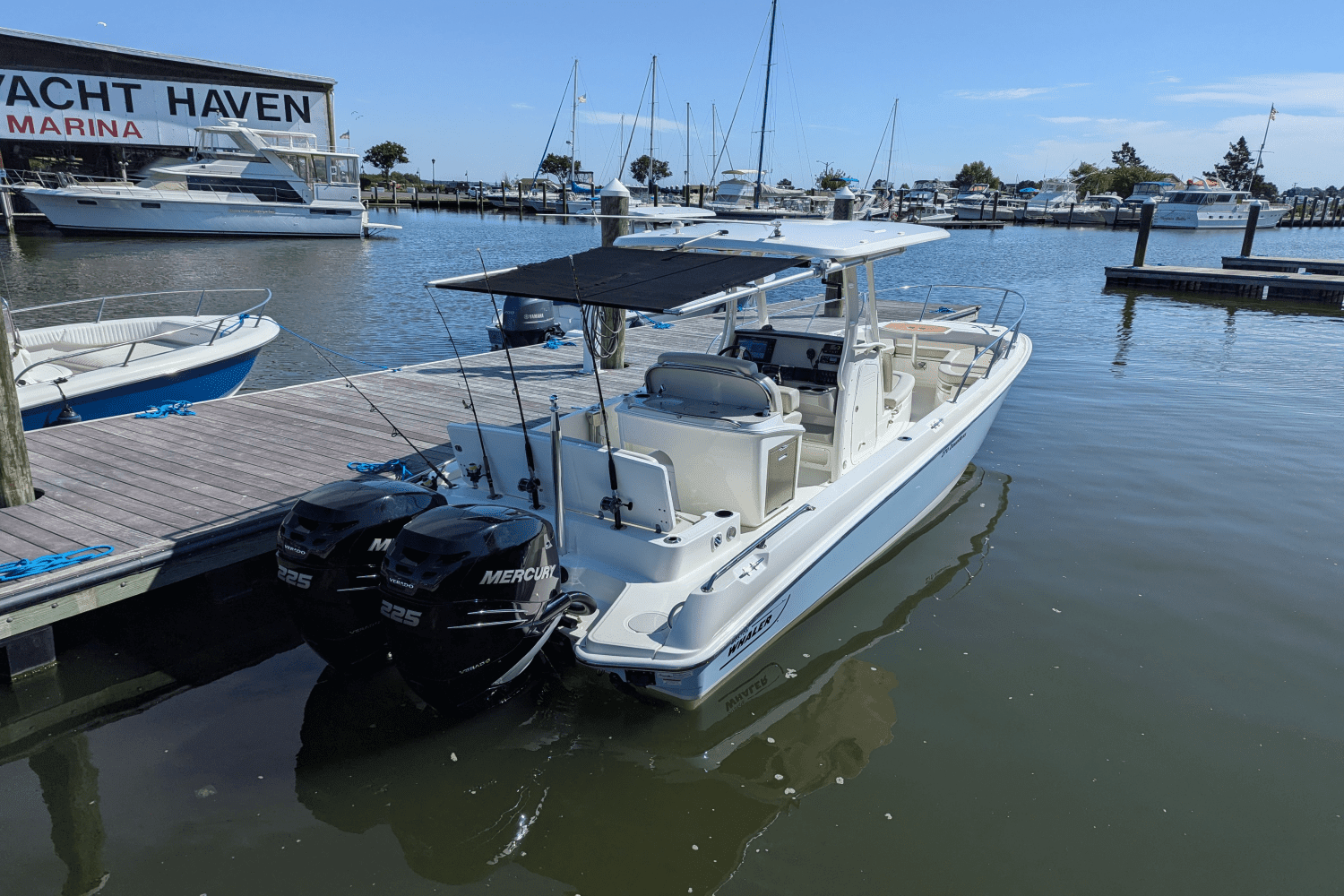 2017 Boston Whaler 27 DAUNTLESS Image Thumbnail #14