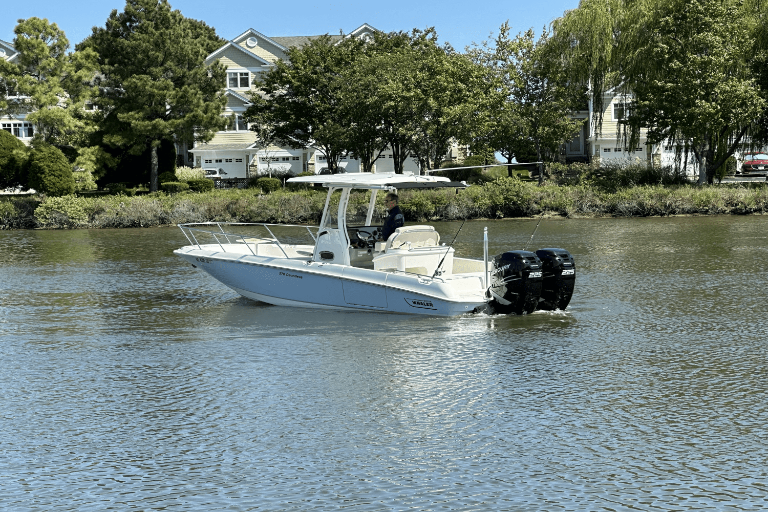 2017 Boston Whaler 27 DAUNTLESS Image Thumbnail #4