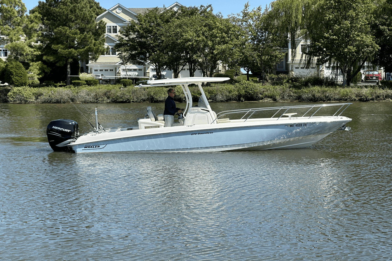 2017 Boston Whaler 27 DAUNTLESS Image Thumbnail #1