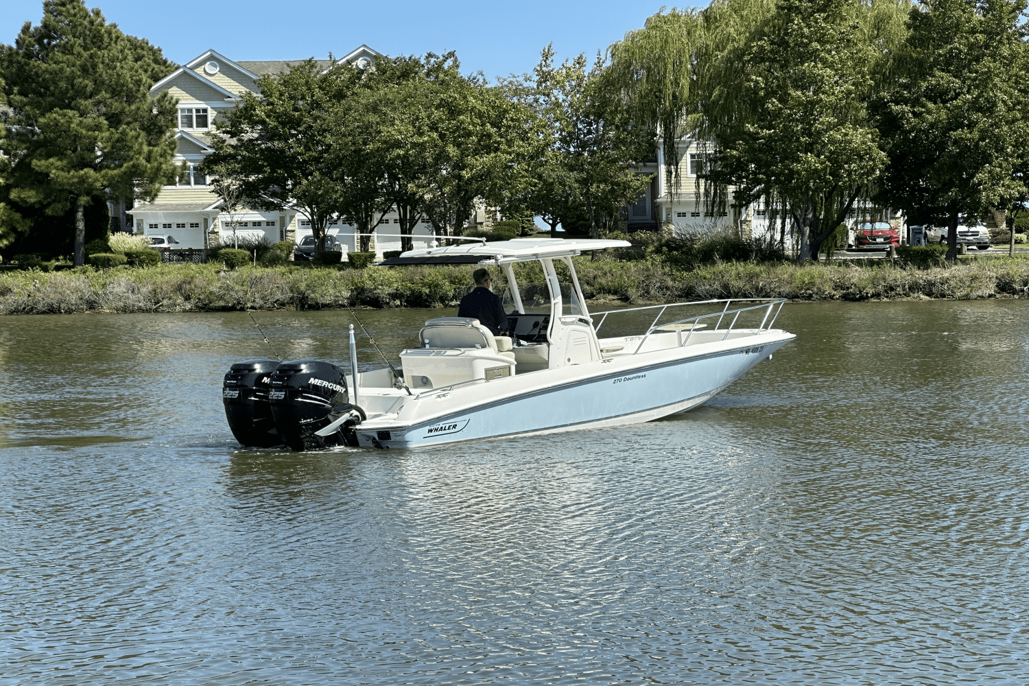 Thumbnail 3 for 2017 Boston Whaler 27 DAUNTLESS