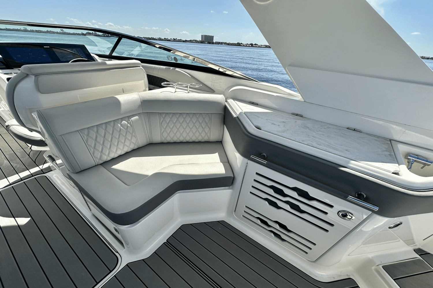 2022 Sea Ray 310 SLX-OB Image Thumbnail #22