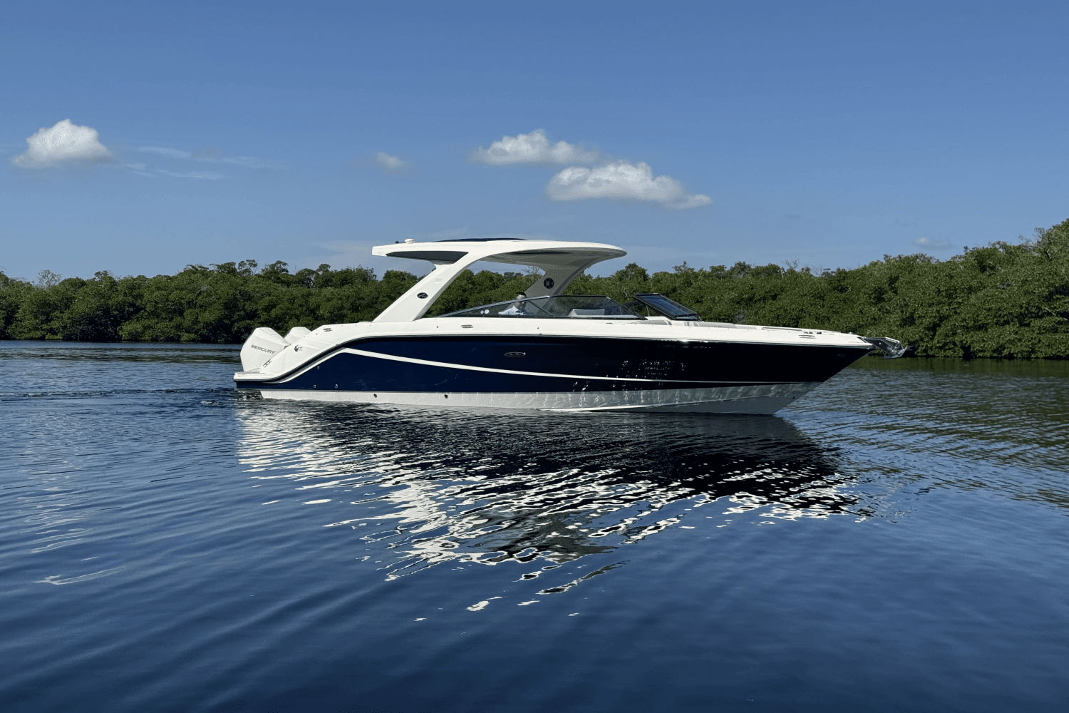 2022 Sea Ray 310 SLX-OB Image Thumbnail #2