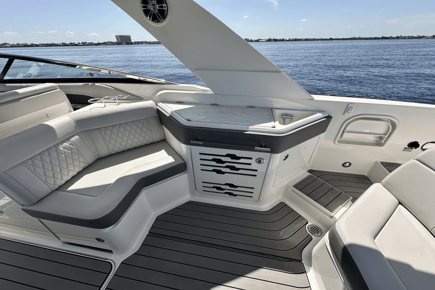 2022 Sea Ray 310 SLX-OB Image Thumbnail #21