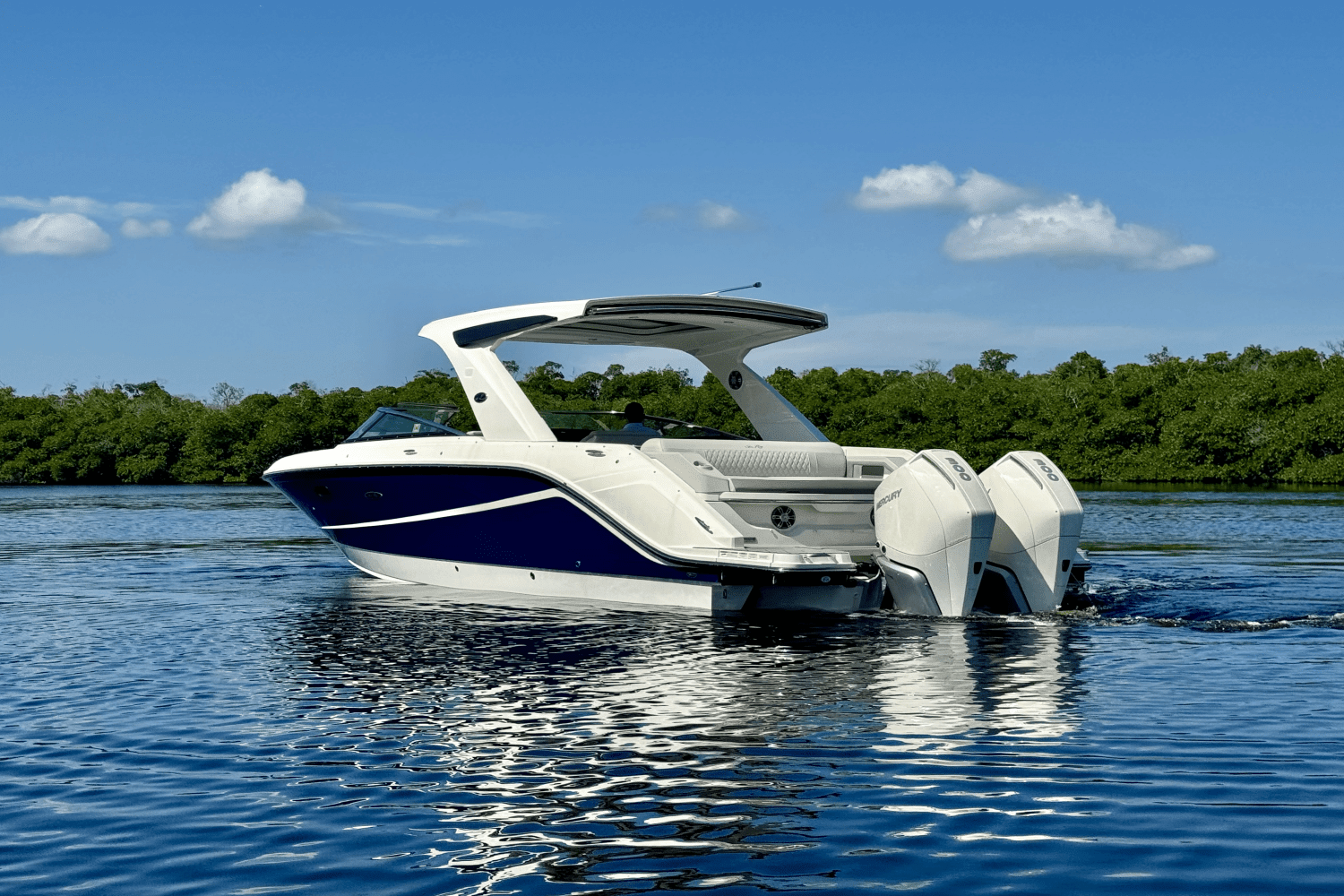 2022 Sea Ray 310 SLX-OB Image Thumbnail #8