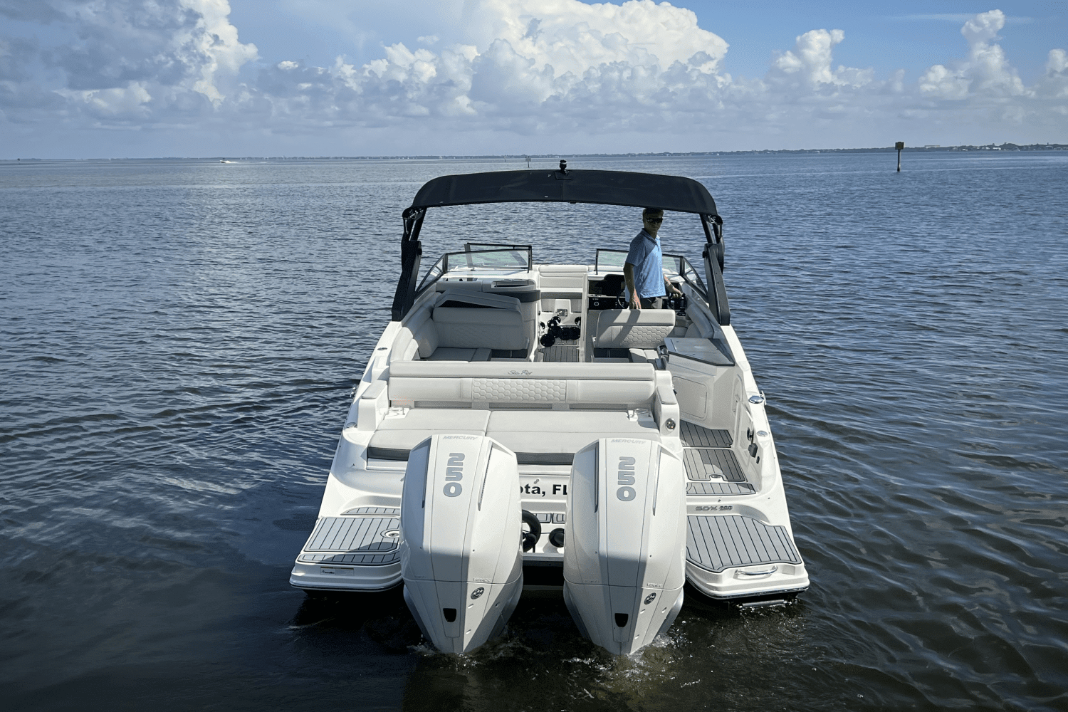 Thumbnail 4 for 2020 Sea Ray 290 SDX OUTBOARD