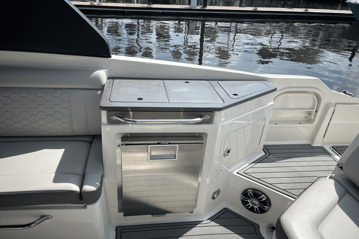 2020 Sea Ray 290 SDX OUTBOARD Image Thumbnail #12