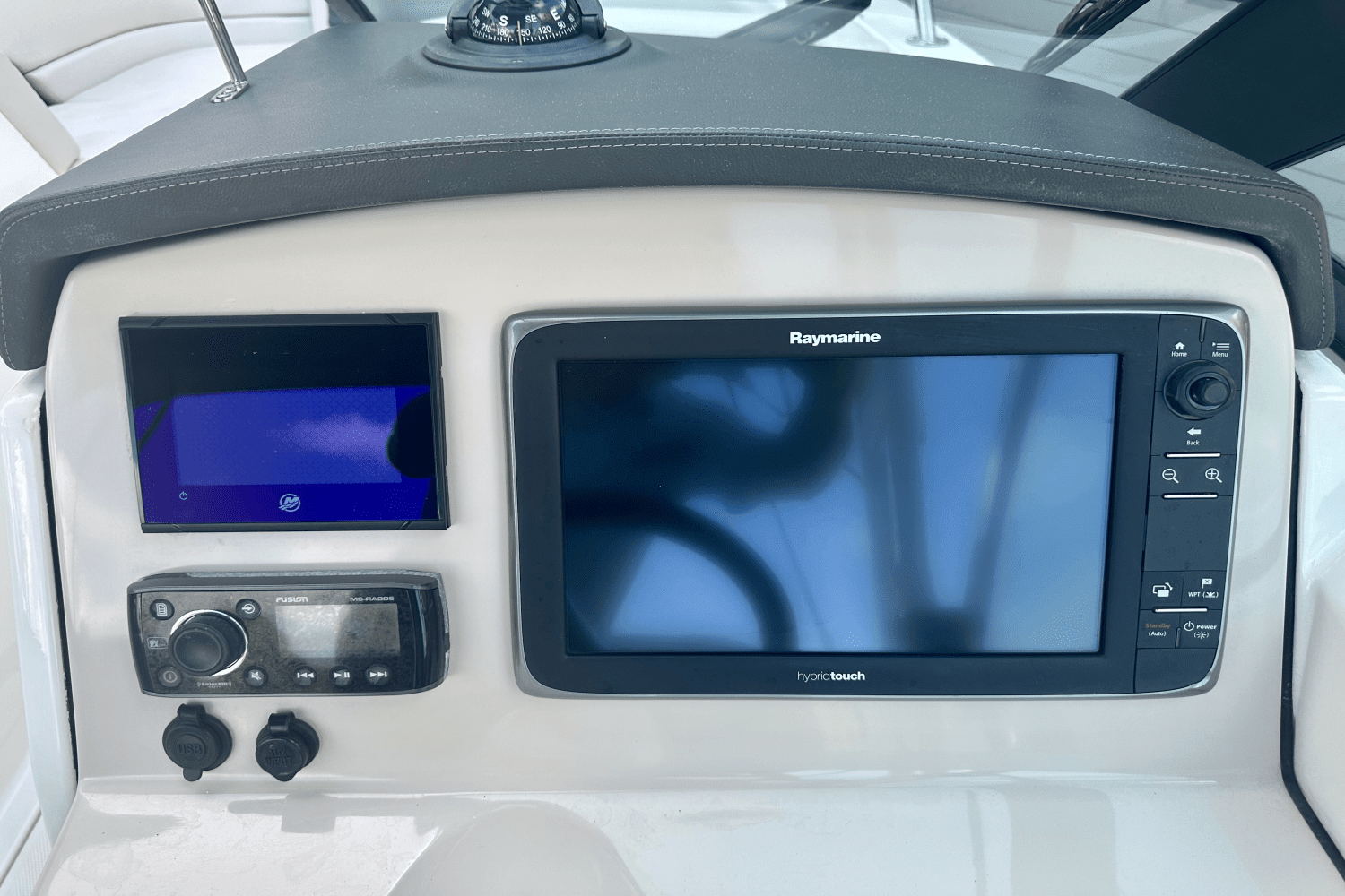 2015 Boston Whaler 230 VANTAGE Image Thumbnail #22