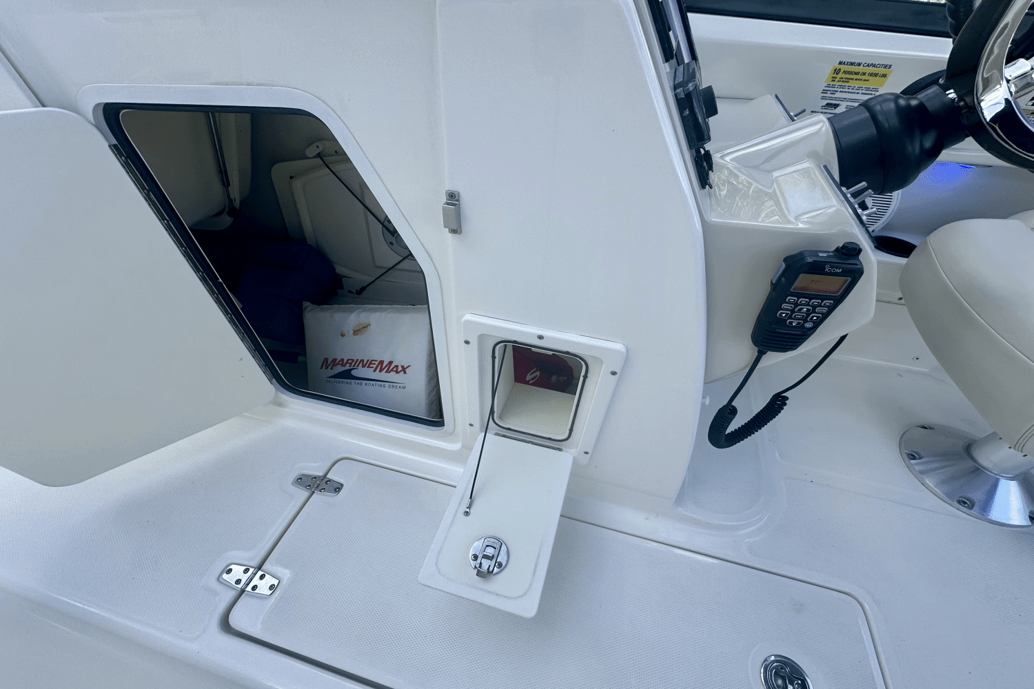 2015 Boston Whaler 230 VANTAGE Image Thumbnail #19