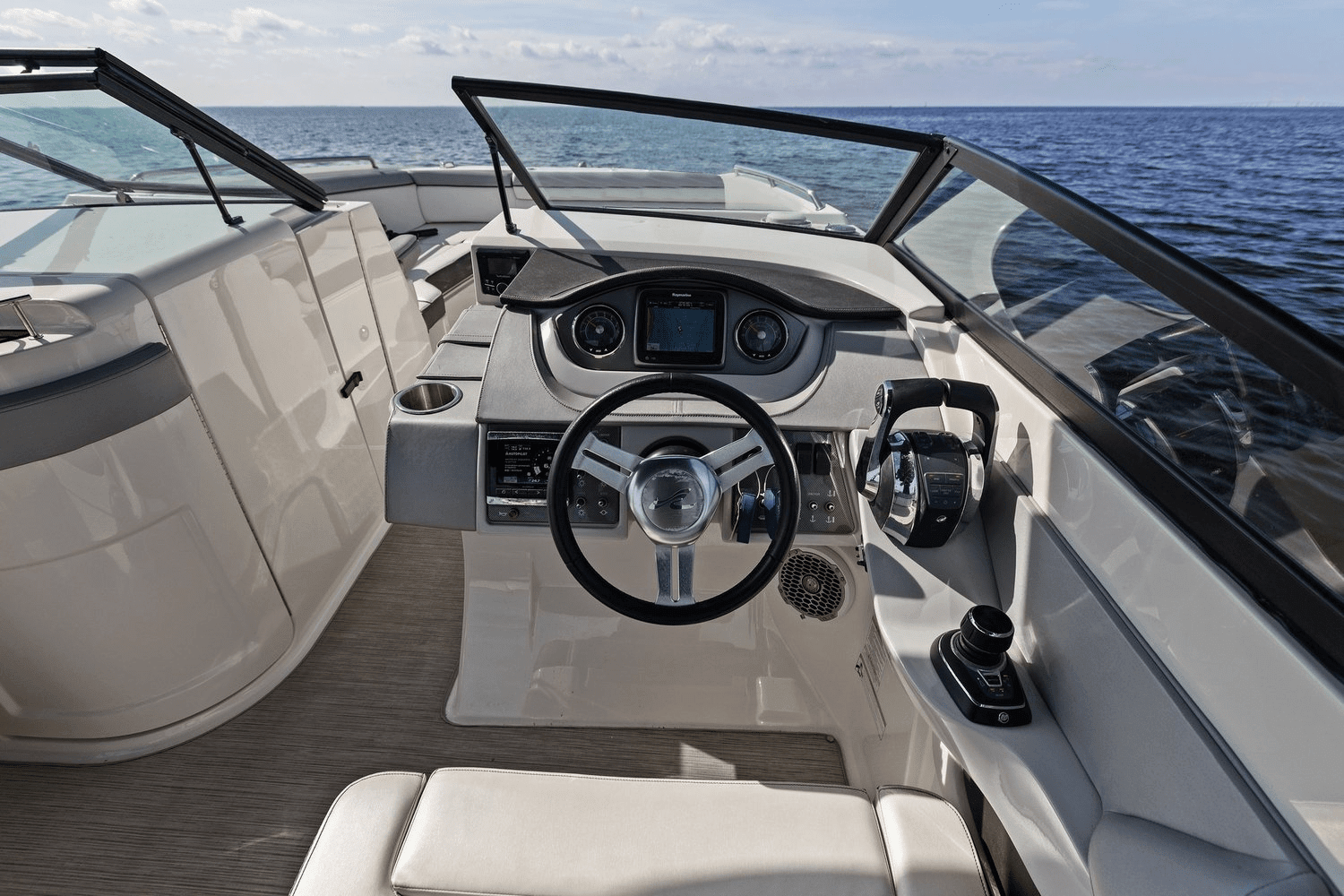 2017 Sea Ray 290 SDX OUTBOARD Image Thumbnail #28