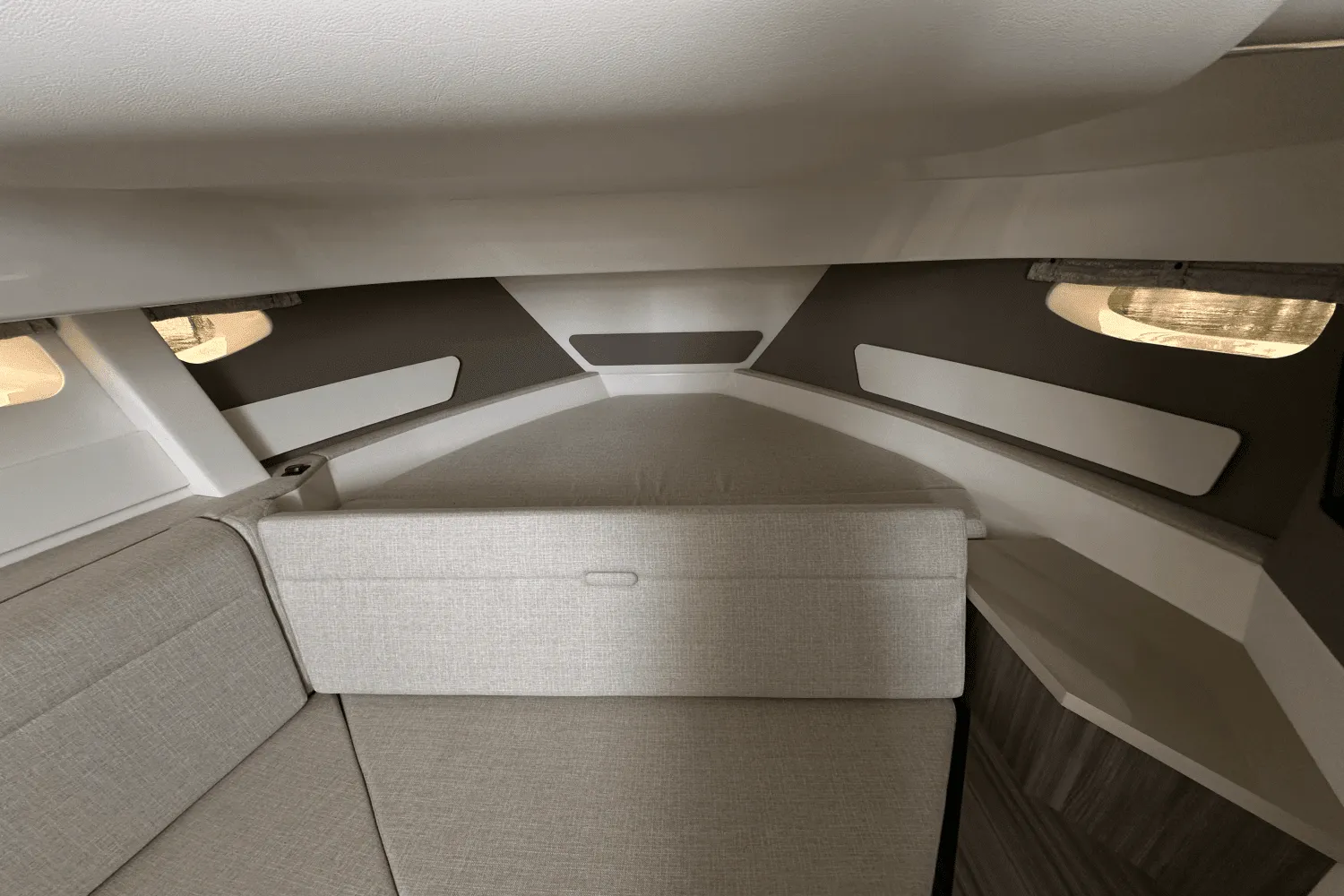 2025 Sea Ray Sundancer 370 Outboard Image Thumbnail #42