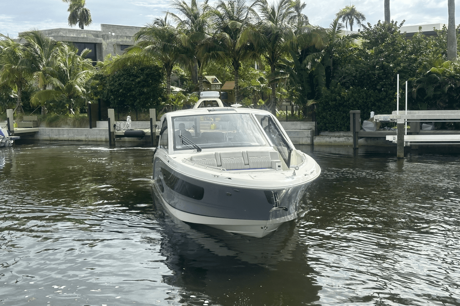 2025 Sea Ray Sundancer 370 Outboard Image Thumbnail #4