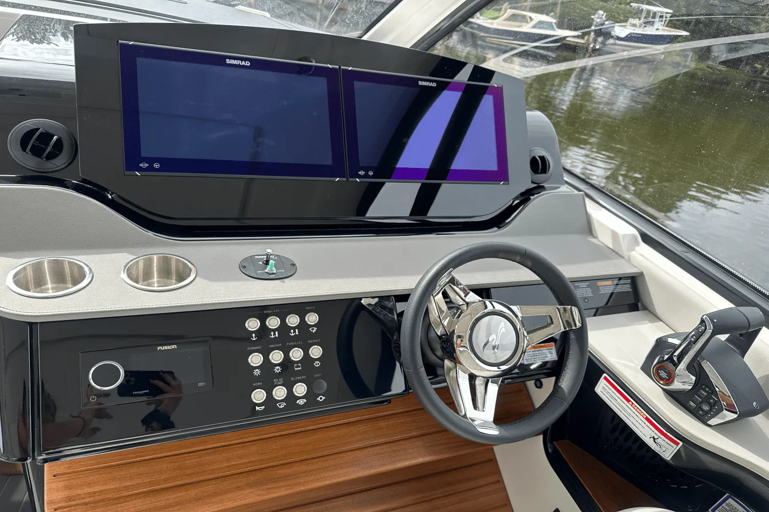 2025 Sea Ray Sundancer 370 Outboard Image Thumbnail #23
