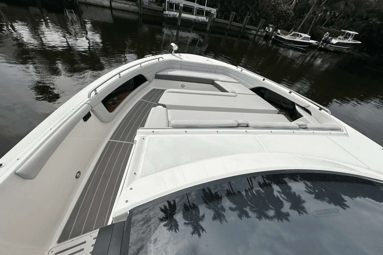 2025 Sea Ray Sundancer 370 Outboard Image Thumbnail #25