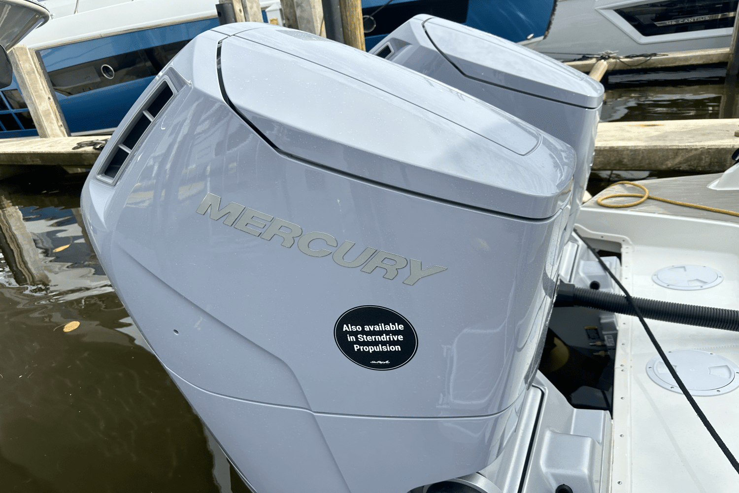 2025 Sea Ray Sundancer 370 Outboard Image Thumbnail #10