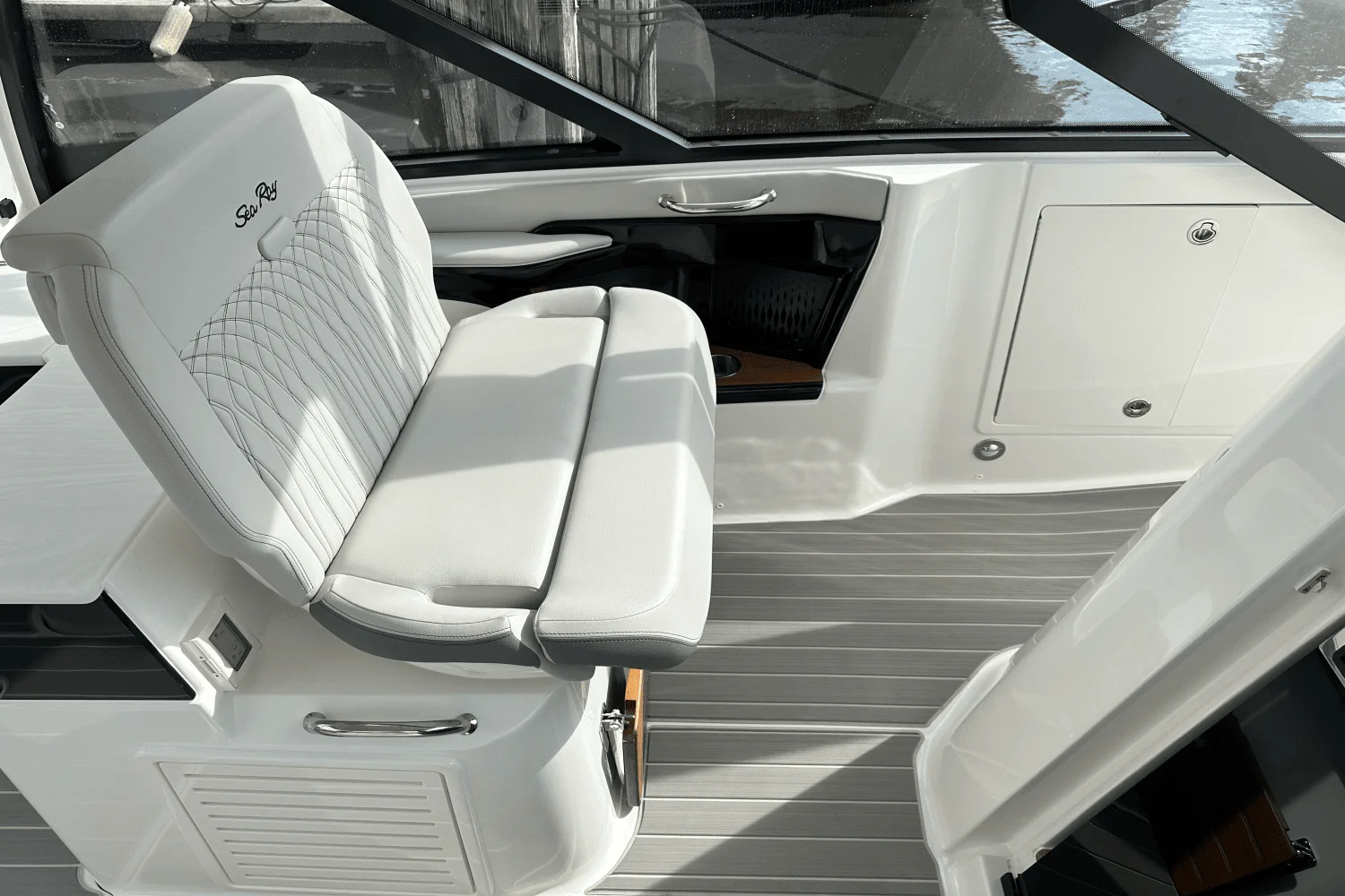 2025 Sea Ray Sundancer 370 Outboard Image Thumbnail #15
