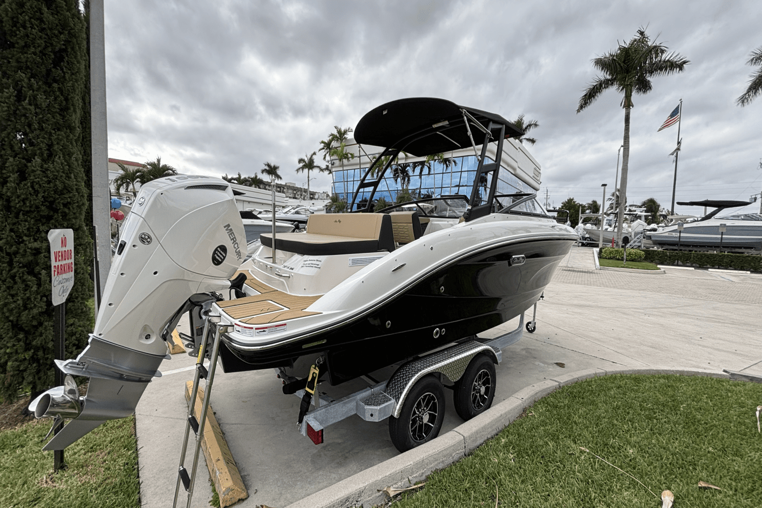 2025 Sea Ray SPX 210 Outboard Image Thumbnail #6