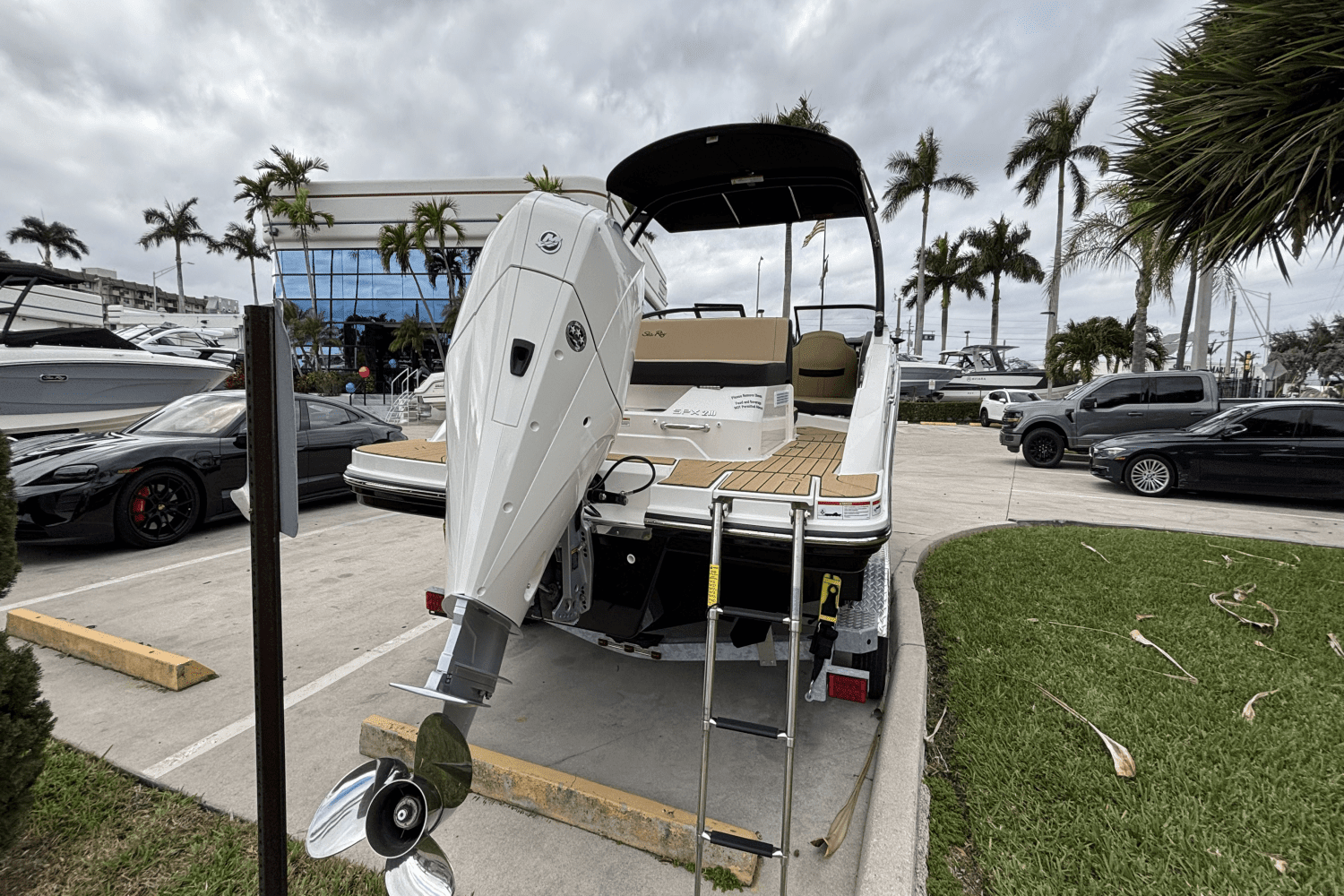 2025 Sea Ray SPX 210 Outboard Image Thumbnail #5