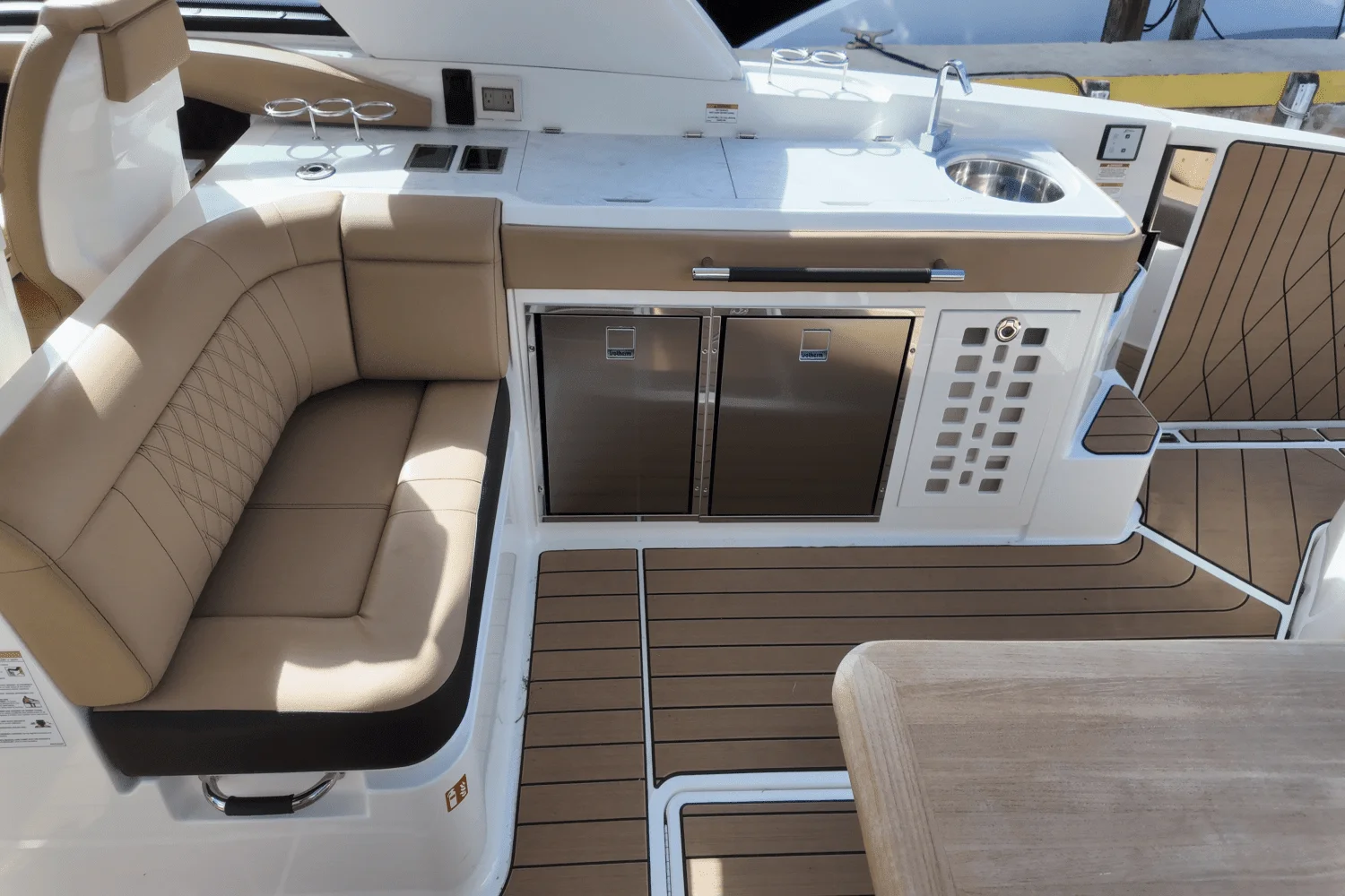 2025 Sea Ray SLX 400 Outboard Image Thumbnail #9